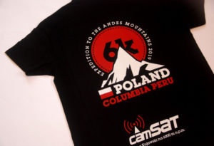Czarna koszulka z logo firmy