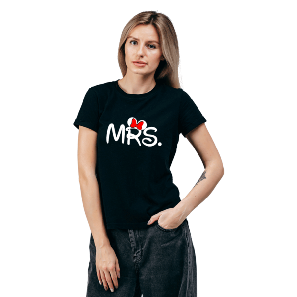 Czarny t-shirt Mrs Minnie - zdjęcie modelki